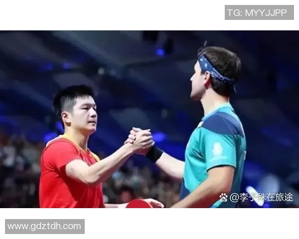 波加查与足球明星同框合影展现运动精神与友谊的完美结合 波加查与足球明星同框合影展现运动精神与友谊的完美结合